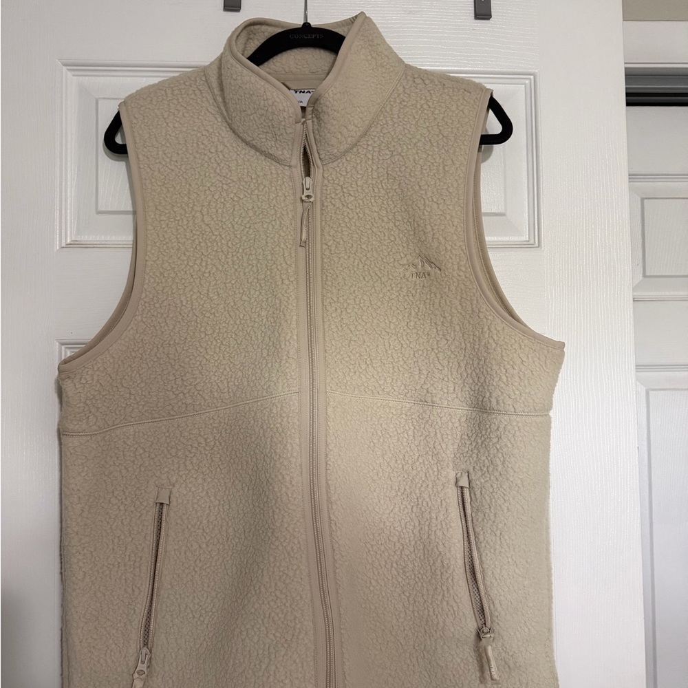 Aritzia TNA fleece vest